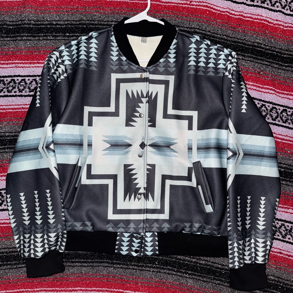 Chic Black and White Southwestern Lightweight Jacket